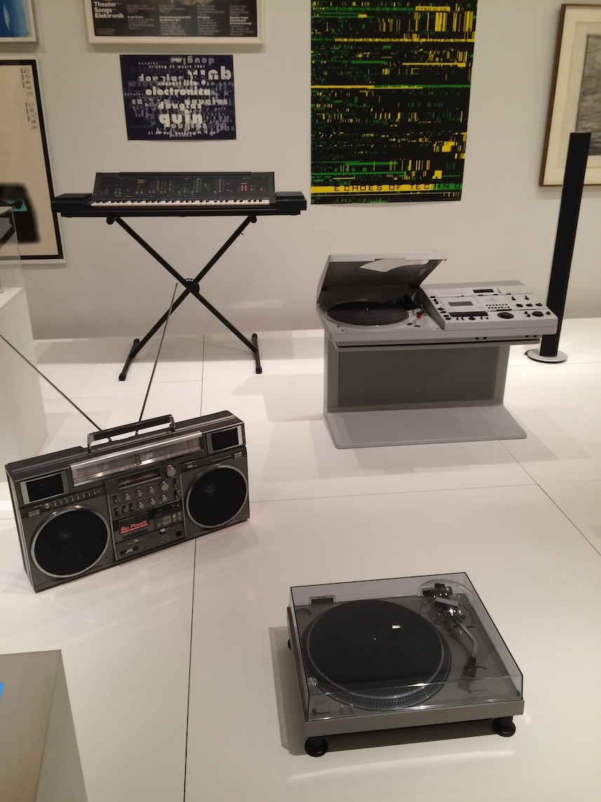 MoMA Radios años 70 y 80 - Radiocassete y equipo musicales MoMA Radios años 70 y 80 - Radiocassete y equipo musicales