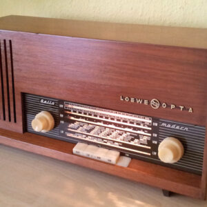 Radio Antigua Loewe Opta Bella modern 6728W