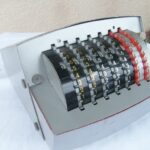 calculadora sumadora SIMEX (CAROLINE) años 50. Radioexperto.com