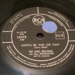 “Gotta be this or that” - disco pizarra gramofono