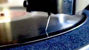 Tocadiscos electrico pizarra Paillard