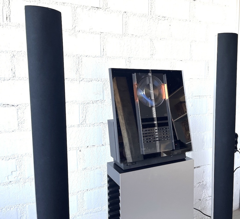 Beosound 2300 y Altavoces Beolab 6000. Icono de los 90 y 2000