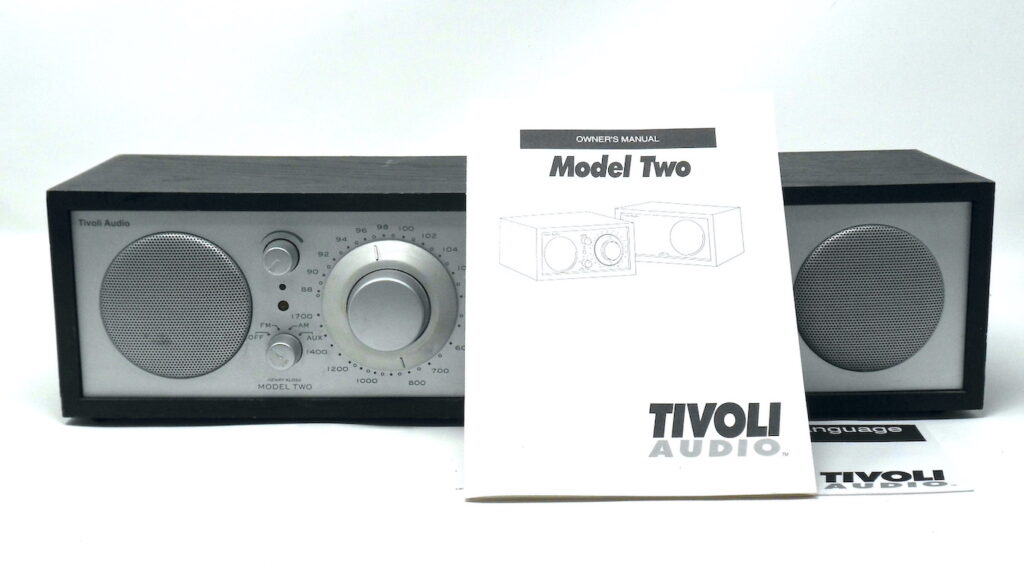 Radio Tivoli Model TWO de Henry Kloss. Año 2000