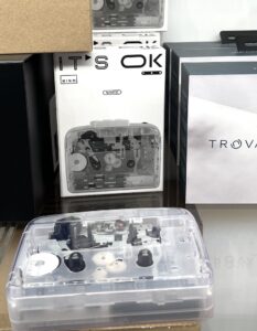 It's ok reproductor cassette transparente del MoMA