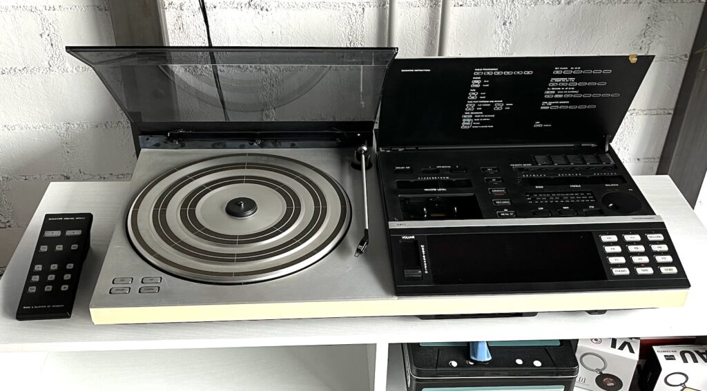 Bang & Olufsen Beocenter 7002 CombineVinyl K7 Radio avec Enceintes S30