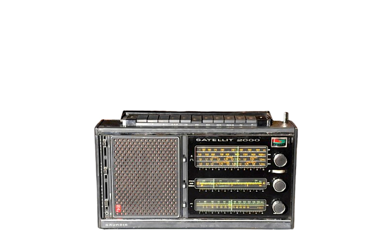 7 – Radio Grundig Satellit 2000 ¡Calidad AM, FM y …Onda Corta!
