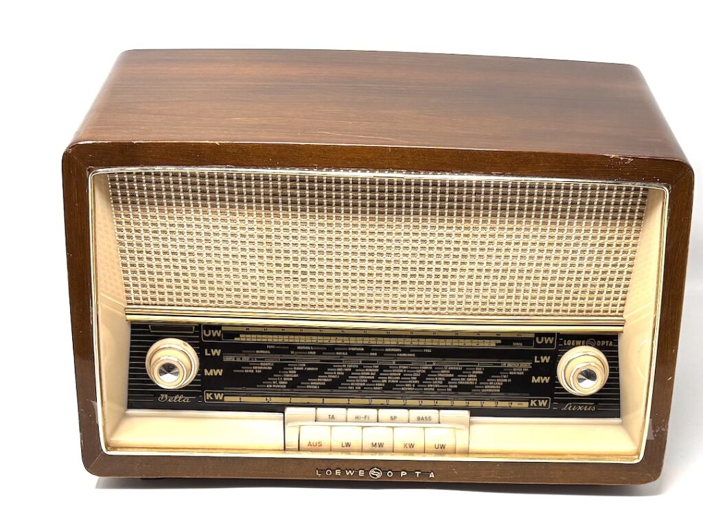 Radio de válvulas
Loewe Opta Bella Luxus 5714W
Reparada por Radioexperto