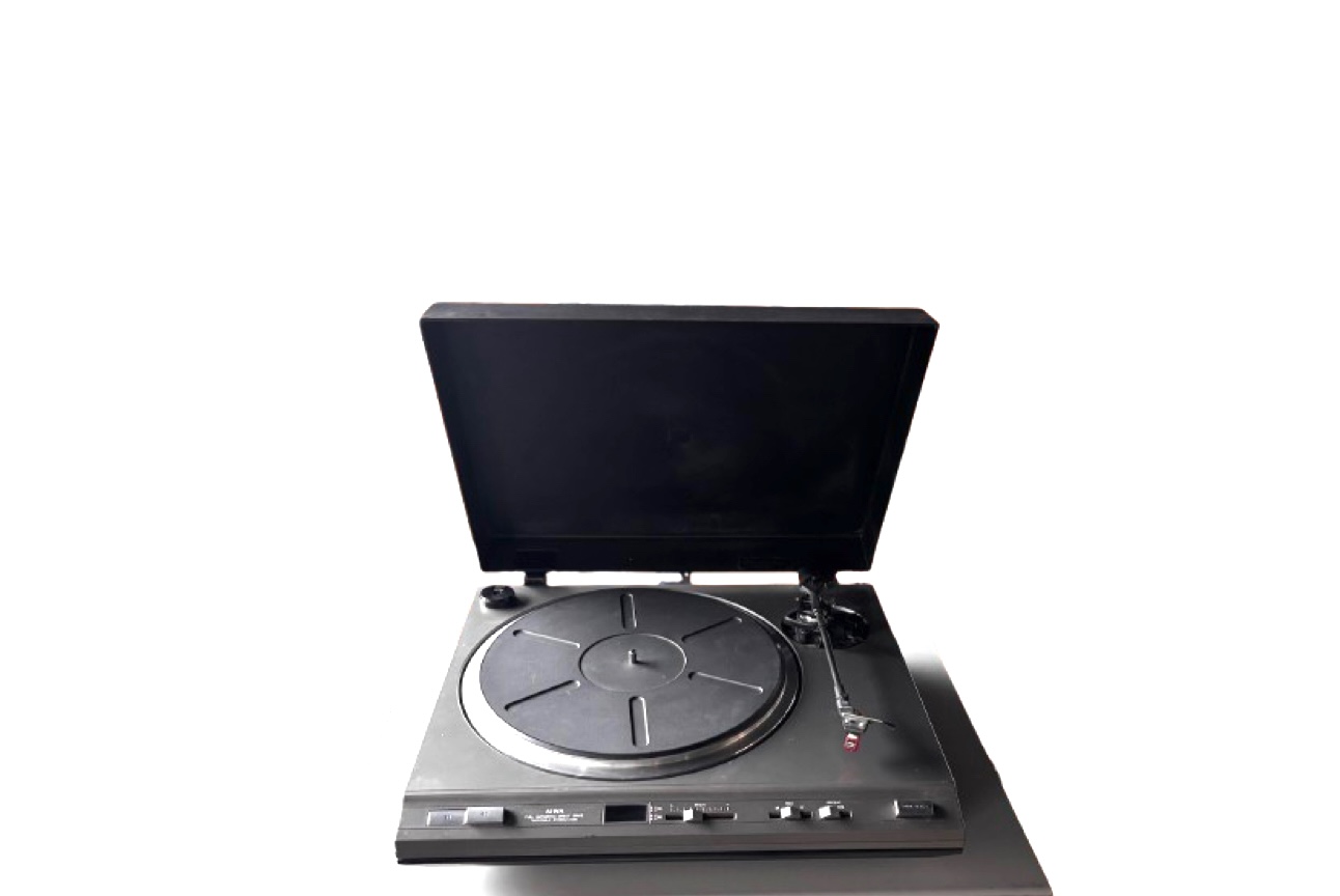 8 – Tocadiscos de tracción directa Aiwa AP 2400. Japón, 1980