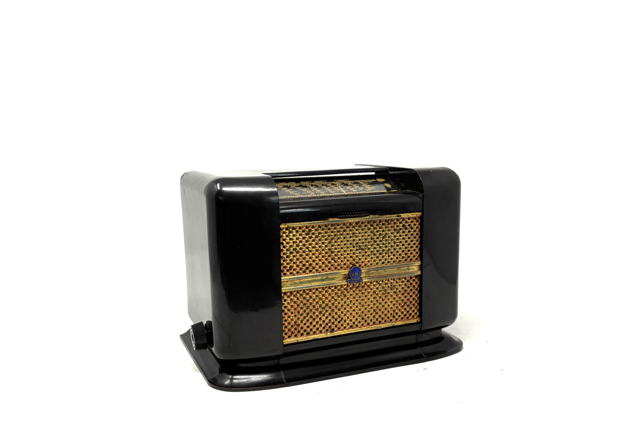 4- Radiola RA82U. Francia, año 1948  ¡Oportunidad para comprar una radio de los años 40!
