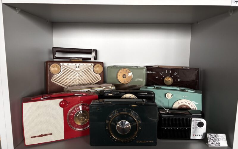 Local Radioexperto.com Radios de válvulas portátiles años 50